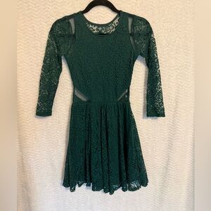 Abercrombie & Fitch Green Lace Dress. Size XS. Classic and shows a lil skin 😎🔥